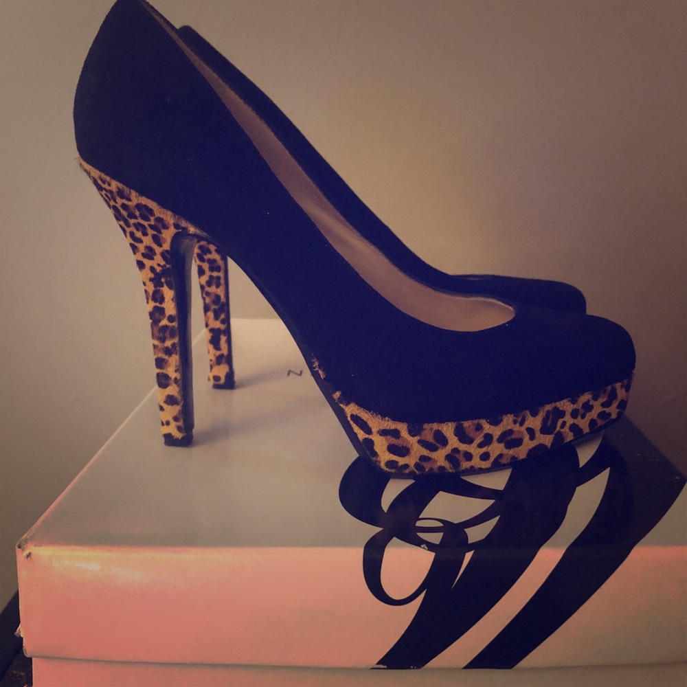 5” black suede stilettos pumps